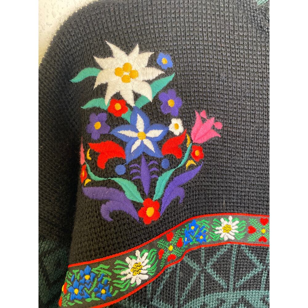 Obermeyer Vintage Chloe Floral Embroidered Fair Isle Winter Ski Sweater EUC Sz S - Picture 3 of 14